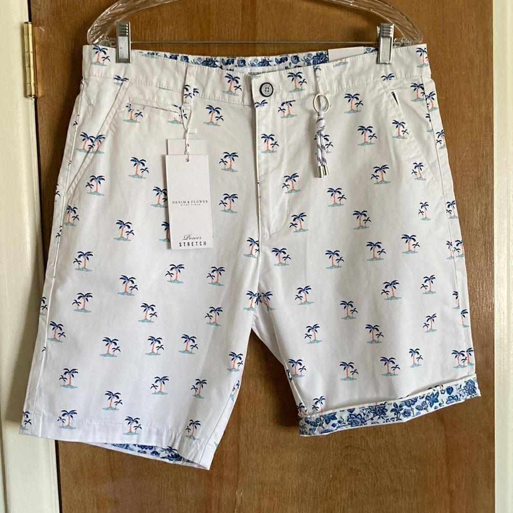 1 LEFT! Size 38-Denim & Flower Power Stretch Shorts